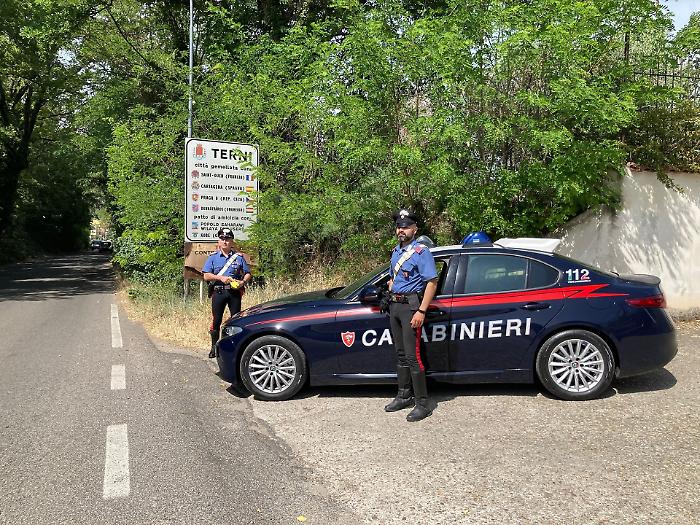 Terni, sorpresi con 31 dosi di cocaina e soldi: due pregiudicati romani arrestati per spaccio dai Carabinieri