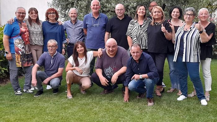 Umbertide, gli ex alunni della Garibaldi si ritrovano a 50 anni dagli esami di quinta elementare