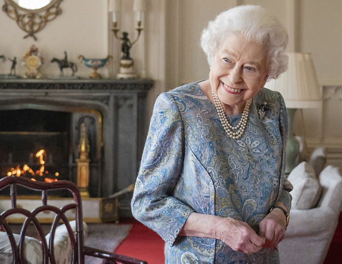 Dietro i cancelli di Buckingham: la colazione vera della Regina Elisabetta che non indovinerete mai