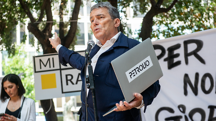 Duilio Giammaria, chi è il conduttore di Report: scopri tutto sulla carriera e la vita privata del giornalista