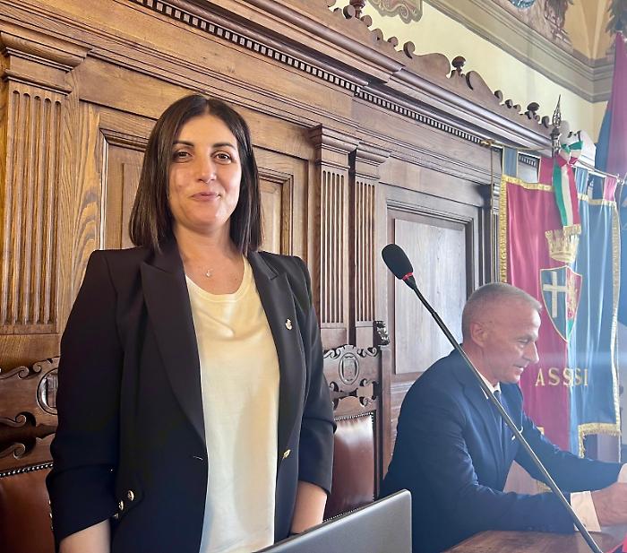 Assisi, primo consiglio comunale: Annalisa Rossi eletta presidente  