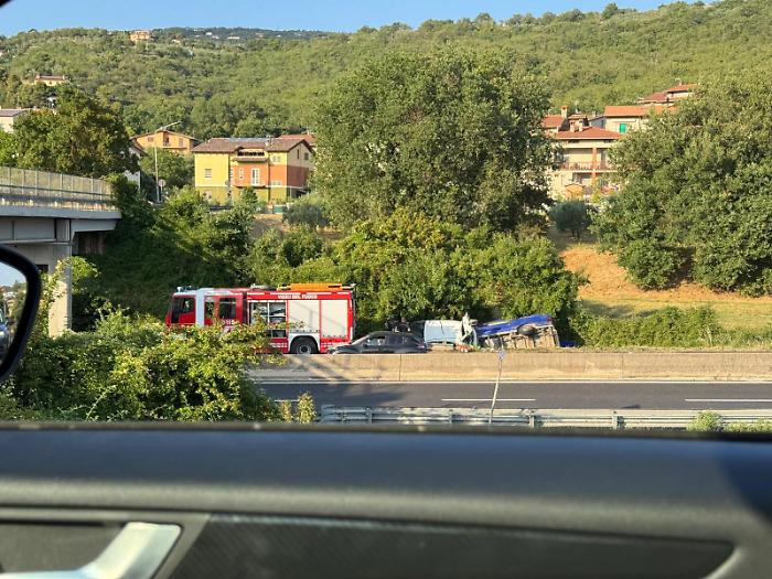 Incidente sul raccordo Perugia-Bettolle, due feriti e strada chiusa al traffico