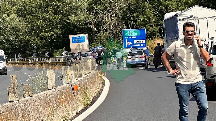 Si schianta in moto a 50 anni: tragedia sulla superstrada Umbro laziale