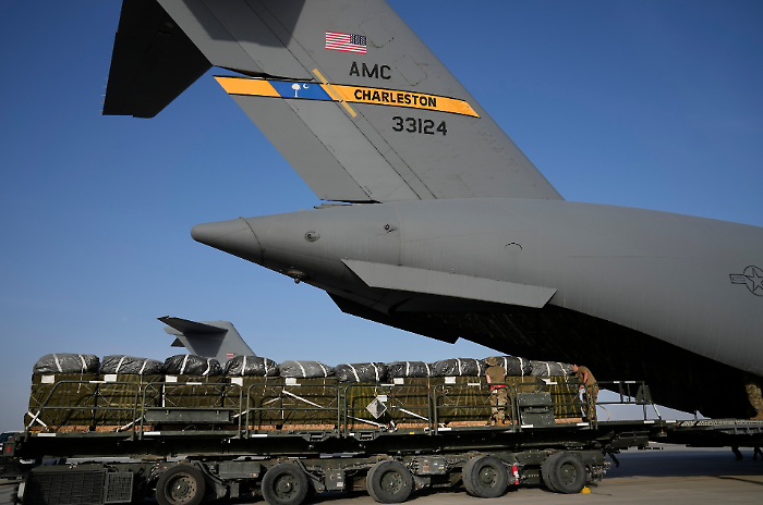 L'Iran risponde agli attacchi USA: missili sulla base aerea statunitense di Al Udeid in Qatar