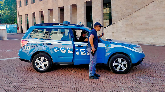 Perugia, denunciati per occupazione abusiva: coppia sorpresa in un edificio in via Cortonese