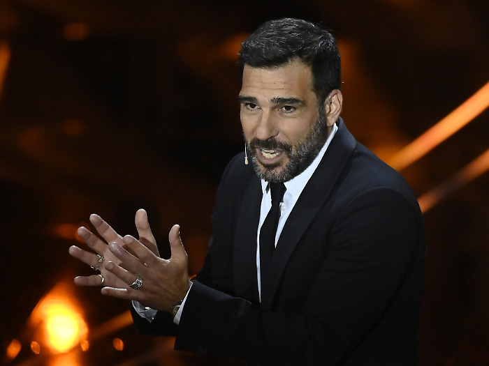 Edoardo Leo riceve il premio alla carriera al Social world film festival: "Uno Stato che funziona deve sostenere il cinema"