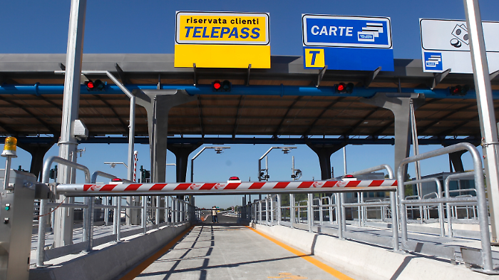 Lavori notturni lungo la A1