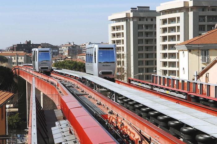 Minimetrò, orario prolungato fino alle 1.45 per venerdì e sabato dal mese di luglio fino al 2 agosto