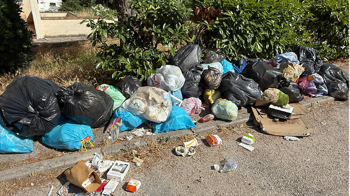 Perugia e Foligno: proteste per i rifiuti abbandonati 