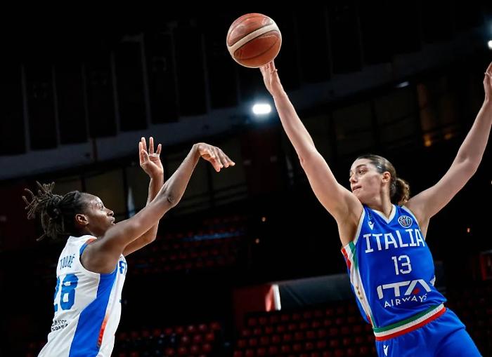 La ternana Lorela Cubaj è medaglia di bronzo agli Europei di Basket: l'Italia domina la Francia e torna sul podio dopo 30 anni