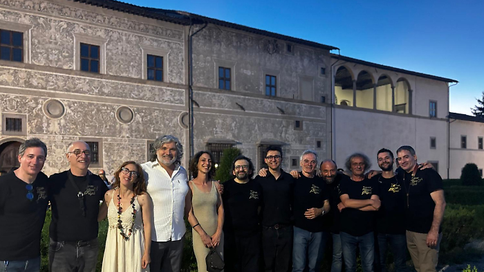 Sotto le stelle del blues si apre il concerto della Tiferno Blues Project alla Pinacoteca comunale di Città di Castello tra applausi e bis calorosi