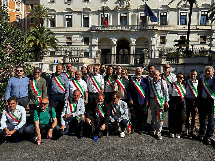 Treni tra Umbria e Roma sulla linea lenta: la protesta dei sindaci. Incontro con sottosegretario ai Trasporti, Tullio Ferrante.