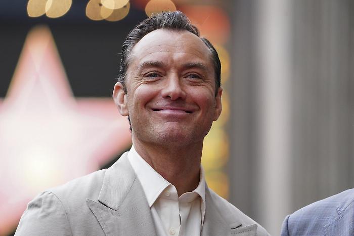 Jude Law nei panni di Vladimir Putin per il film "Il mago del Cremlino". Il personaggio è "un Everest da scalare". Le anticipazioni 