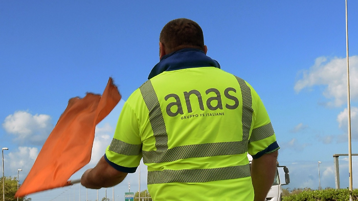 Scontro frontale fra due auto: sulla "Spoletina" si circola a senso unico alternato 