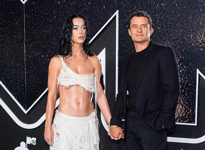 Katy Perry e Orlando Bloom si sono ufficialmente lasciati. "Ora la priorità è nostra figlia Daisy" 