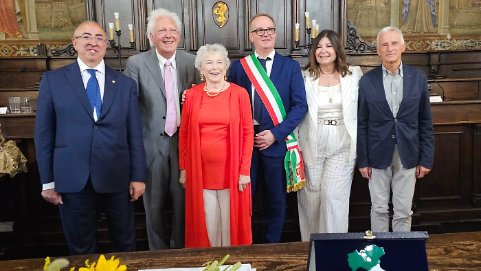 Frances Mayes ha firmato: &egrave; cittadina italiana. "Le nuvole, le albe e 35 anni fa scelsi Bramasole"