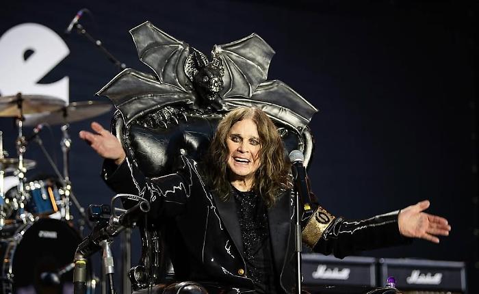 Ozzy Osbourne, la lotta al Parkinson e il concerto d'addio con  i Black Sabbath. La commozione dei fan per il re del metal 