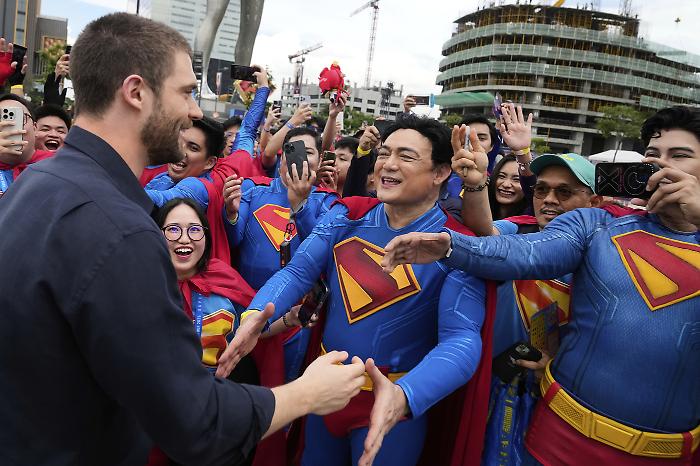 Conto alla rovescia per Superman, il film di James Gunn nelle sale dal 9 luglio. Per alcuni "il film è un disastro". Le prime critiche contrastanti