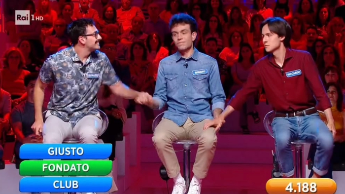 Reazione a catena, gli Appuntamenti vincono ancora e portano a casa 4.188 euro. Sui social: "Ridateci indietro le Trerapiste. Vedevi nel loro sorriso il vero scopo del gioco"