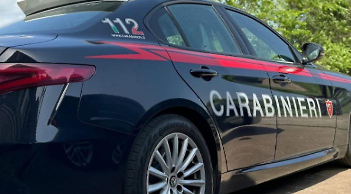 Corciano, cede droga nel giardino di casa a un minorenne: arrestati due giovani per spaccio