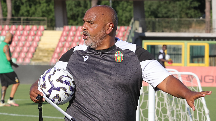 Fere, inizia il raduno. Mister Liverani predica calma: "Non smobilitiamo"