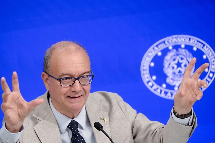 Scuola, in arrivo oltre 54 mila nuove assunzioni per l'anno scolastico 2025/2026. Il ministro Valditara: "Un numero record"