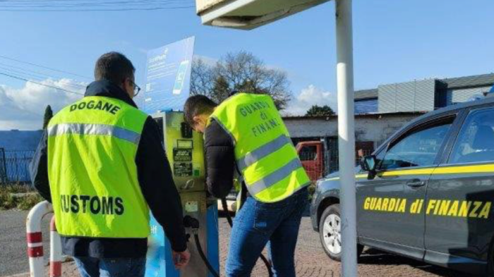 Gasolio non conforme distribuito da Terni: sequestrati 70mila litri in un deposito umbro