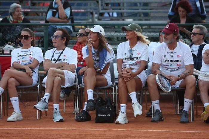 Milano Marittima, Vip Master Tennis. Le star italiane si sfidano al torneo di beneficenza 