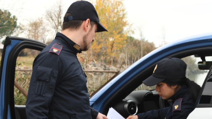 Città di Castello, controlli della polizia sulla Apecchiese, sanzioni e verifiche sui motociclisti
