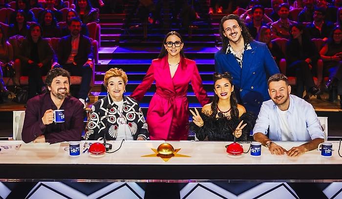 Italia's Got Talent, Alessandro Cattelan al tavolo dei giudici. Conducono Aurora e Fru dei The Jackal: "È un pò come cucinare davanti a Cracco"
