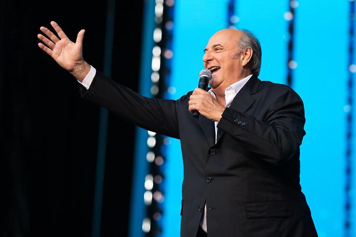 Gerry Scotti: "De Martino uomo dei record ma non resterò a guardare. Non sarò Alberto Angela, ma concluderò la carriera facendo il divulgatore in tv"