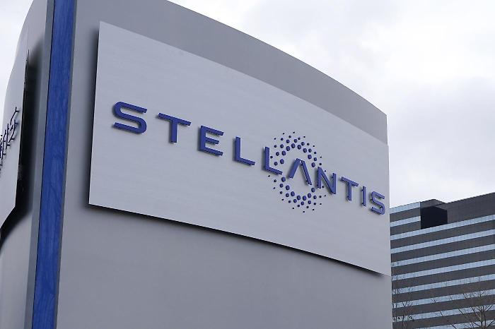 Primo semestre Stellantis, ricavi a 74,3 miliardi ma perdite per 2,3 miliardi e consegne in calo