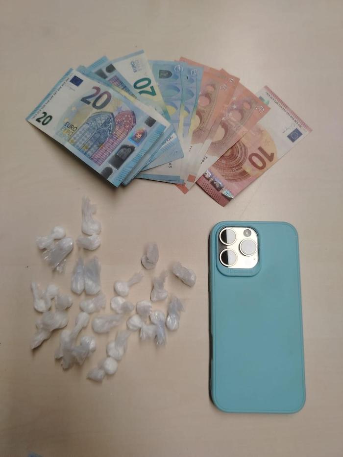 Arresto soldi cocaina 