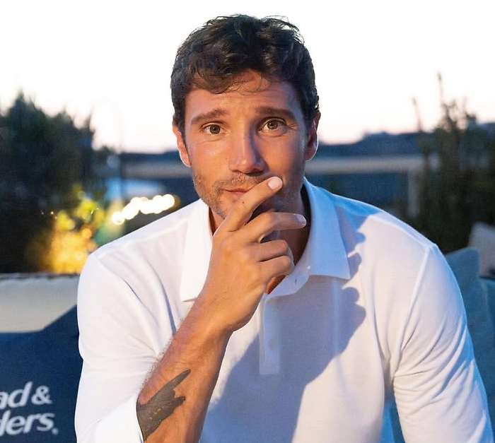 Stefano De Martino e Caroline Tronelli, sorgono i primi problemi di coppia. Le intenzioni di lei e la reazione del conduttore 
