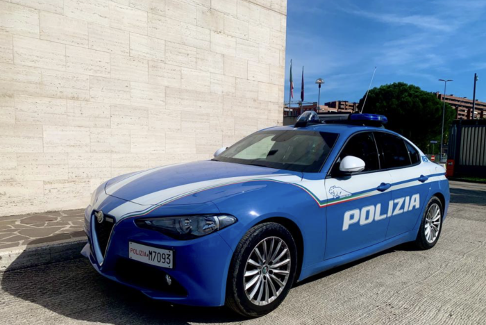 Viola il divieto di avvicinamento e si presenta sotto casa della ex: arrestato 76enne dalla polizia