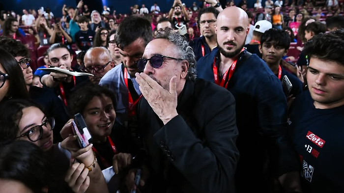 Tim Burton al Giffoni: "La seconda stagione di Mercoledì? Spero di riuscire a farvi vedere tutte le sfaccettature di questo personaggio"
