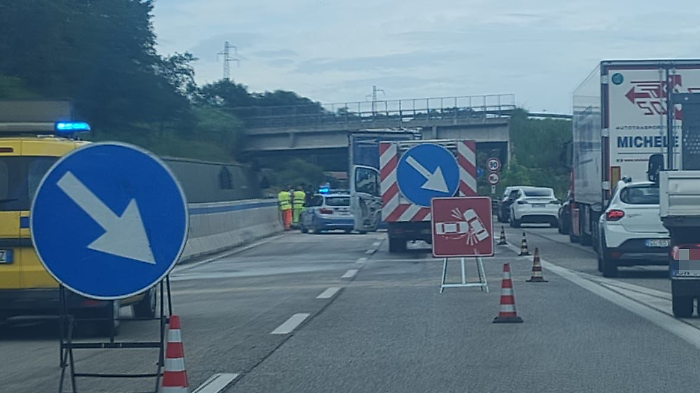 Camion in avaria vicino al casello autostradale di Orte: traffico in tilt