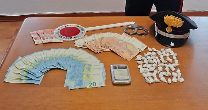Terni, con un visto turistico e incensurato girava con l'auto a noleggio e 62 dosi di cocaina: arrestato 25enne