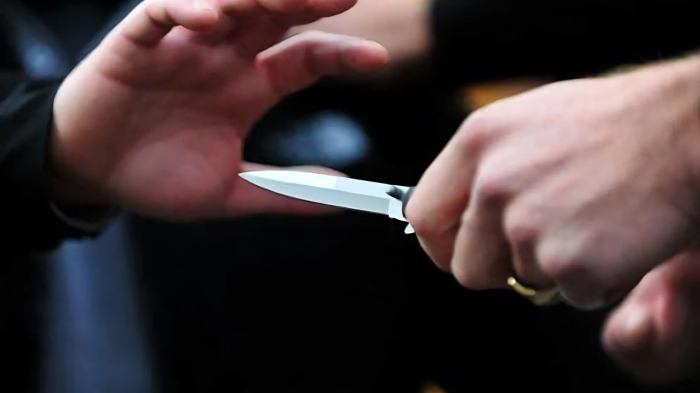 Armato di coltello effettua due  rapine nella stessa notte. Arrestato un ragazzo di 22 anni 