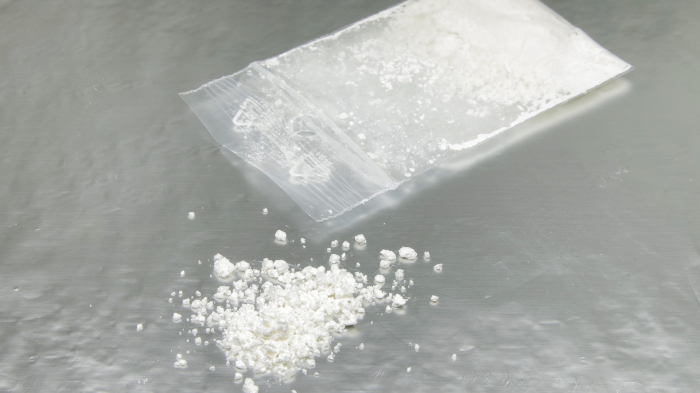 Fermato in auto dai carabinieri, tenta la fuga a piedi: in macchina aveva la cocaina. Arrestato