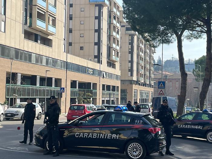 Aggredisce il padre e dà in escandescenza alla vista dei carabinieri: arrestato 30enne