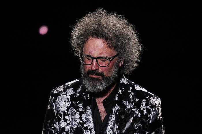 Il Festival via da Sanremo? Simone Cristicchi non ci sta: "Un sacrilegio, l'Ariston è storia"