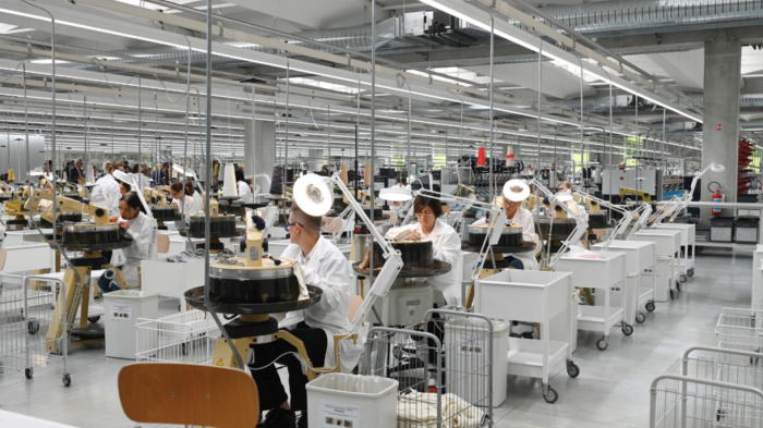 Prada continua ad assumere e potenzia i suoi siti produttivi. L'ex Lebole con Bertelli sar&agrave; un cantiere volano di lavoro