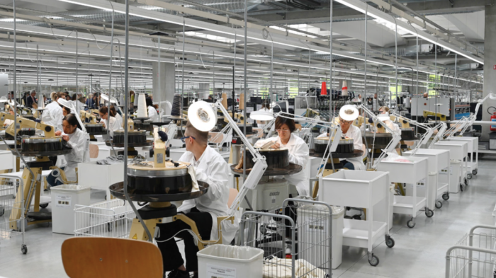 Prada continua ad assumere e potenzia i suoi siti produttivi. L'ex Lebole con Bertelli sar&agrave; un cantiere volano di lavoro