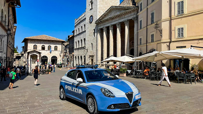 Denunciato 38enne per molestie a una dipendente di un locale, falsità materiale e violazioni stradali 
