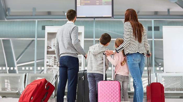 Overbooking aereo: cosa fare se resti a terra. Soldi, assistenza e rimborso