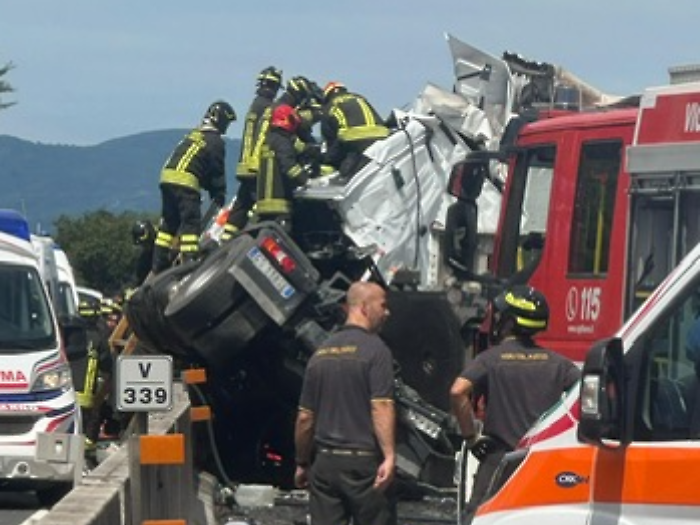 Maxi incidente sull'A1 tra Valdarno e Arezzo: traffico chiuso in entrambe le direzioni 