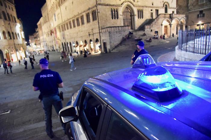 Stupro in centro a Perugia, spuntano i video: la vittima è riuscita a filmare parte delle violenze