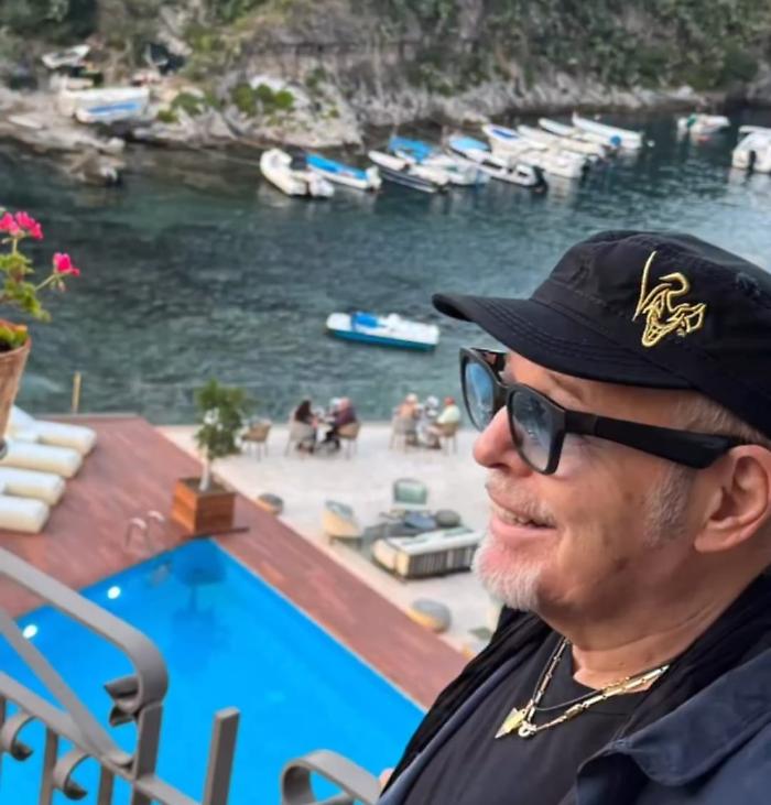 Vasco cita Taormina sui social e il sindaco lo invita al Teatro Antico. "Vieni a scrivere un'altra pagina di storia"