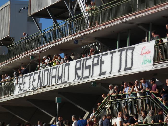Ternana, duemila tifosi contestano la società : poi faccia a faccia con la squadra